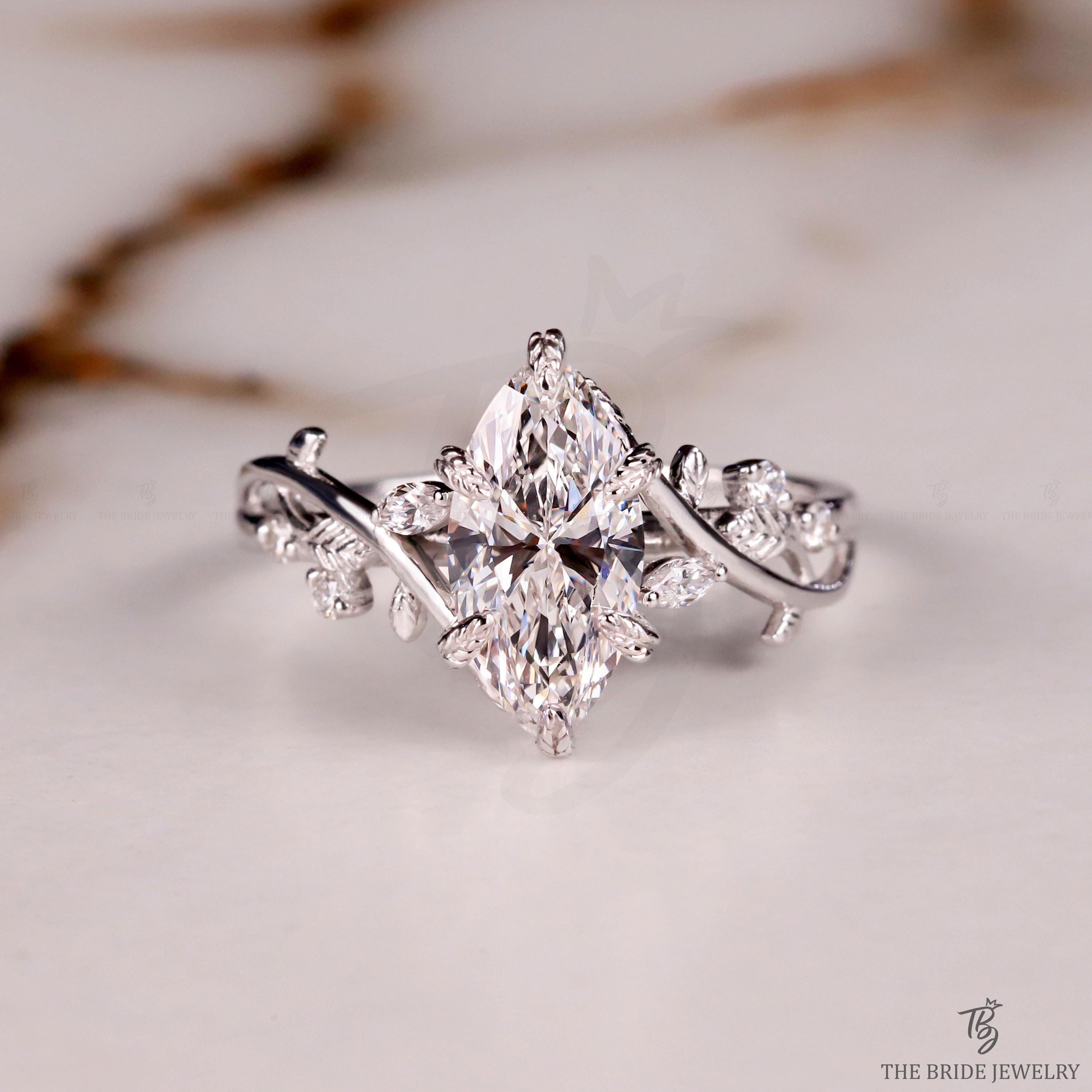 Astrid Anillo de Compromiso Floral Vintage de Diamante  Marquise 1.25 ct con Hojas y Pétalos en oro de 14 Kilates