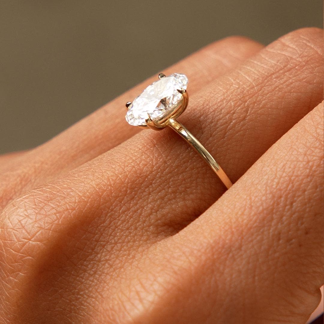 2 ct · Anillo de Compromiso Solitario con Diamante Ovalado Lab-Grown