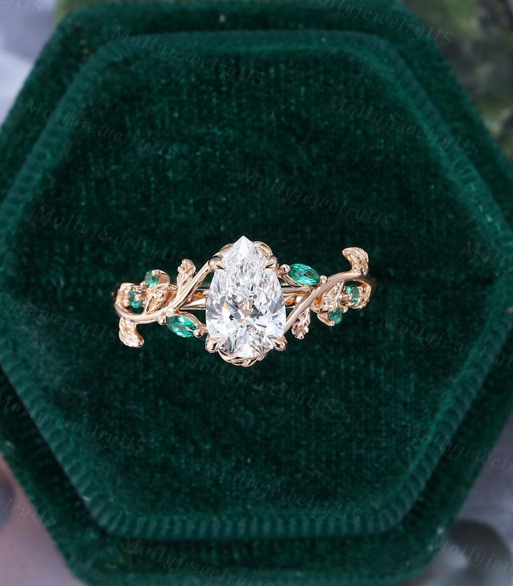 Sophie 1 ct Anillo de Compromiso Inspirado en la Naturaleza con Diamante verde de Laboratorio Corte Pera en Oro de 14K