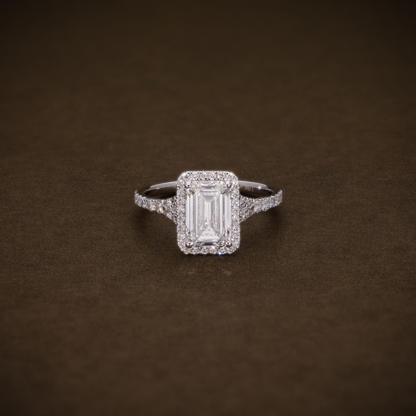 1.90 ct Anillo de Compromiso Halo Corte Esmeralda