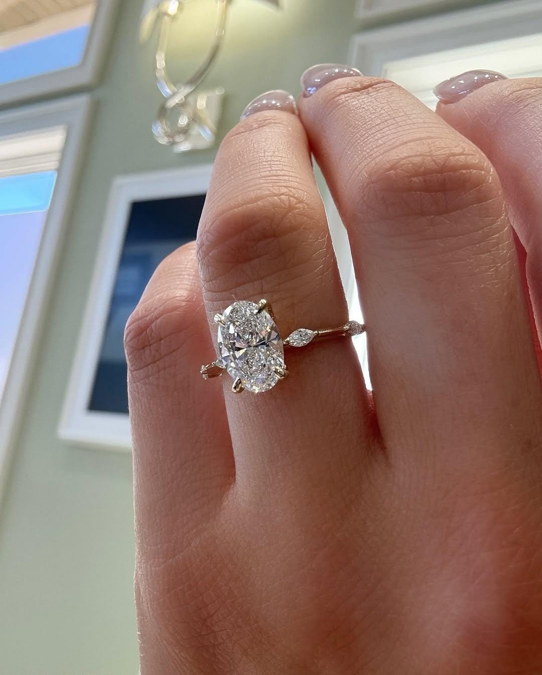 Freya Anillo de Compromiso de Diamante Creado en Laboratorio en Forma Ovalada 3 ct