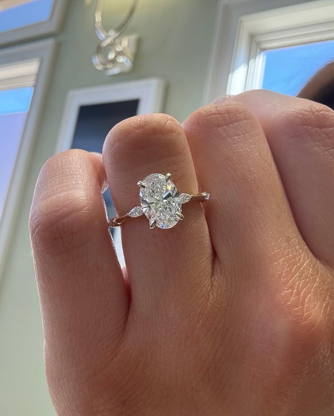 Freya Anillo de Compromiso de Diamante Creado en Laboratorio en Forma Ovalada 3 ct