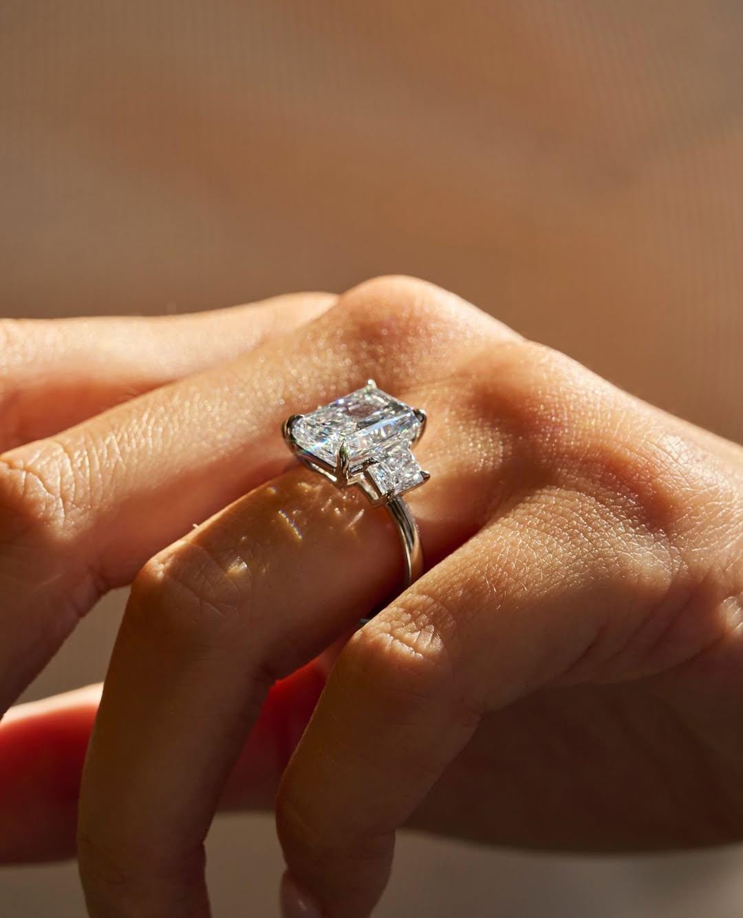 2 ct  Anillo de Compromiso Tres Piedras Corte Radiante