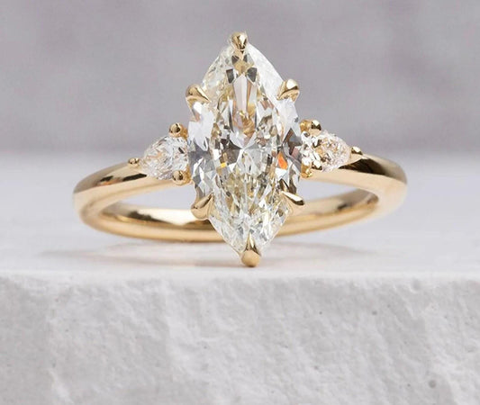 3 ct Anillo de Compromiso de Tres Piedras Corte Marquise con Peras Laterales