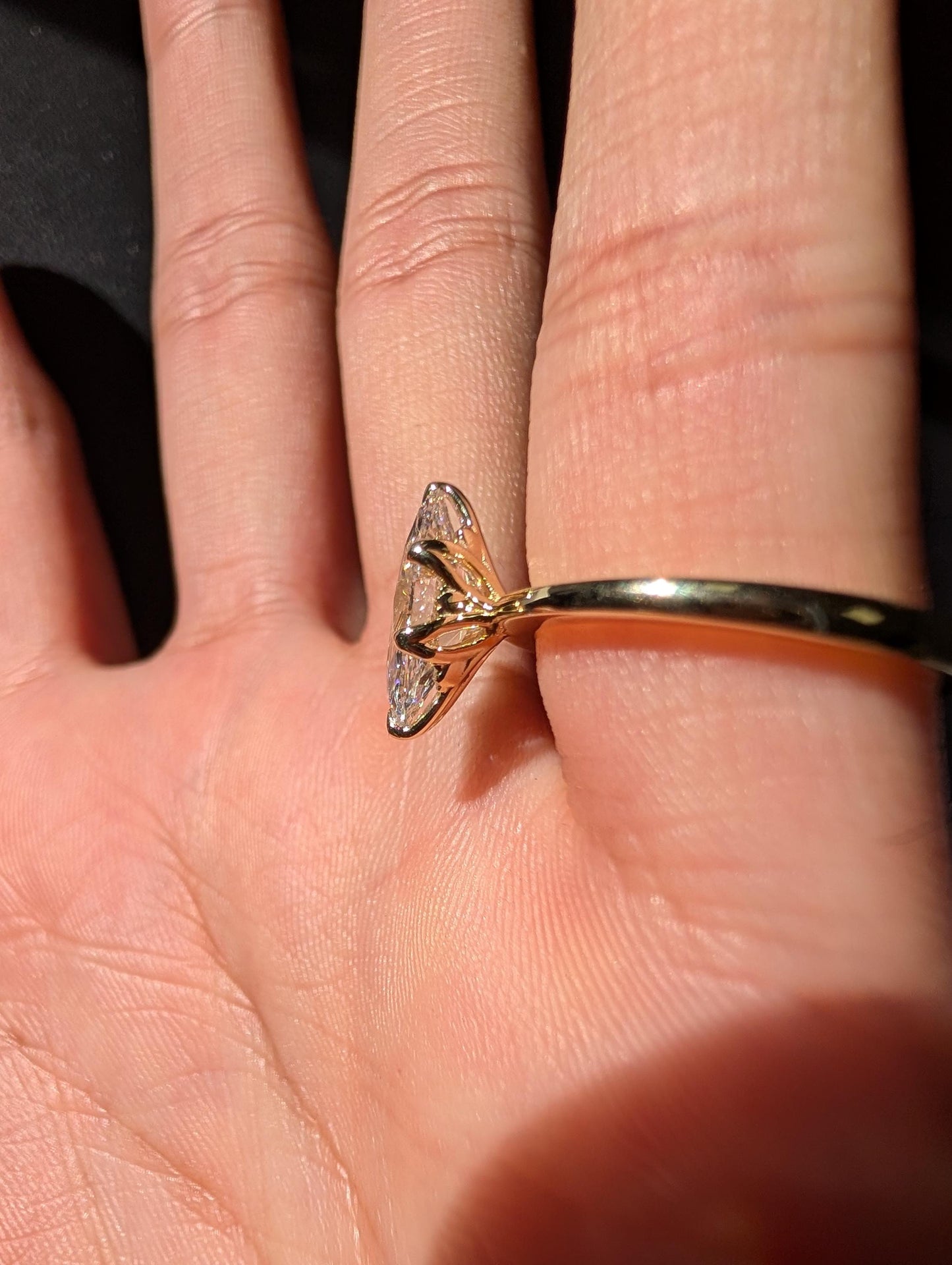 1 ct · Anillo de Compromiso Corte Marquise con Diamante Lab-Grown · Montura Tulipán de 6 Garras