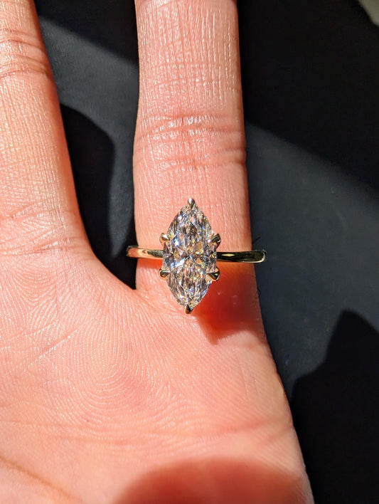 1 ct · Anillo de Compromiso Corte Marquise con Diamante Lab-Grown · Montura Tulipán de 6 Garras
