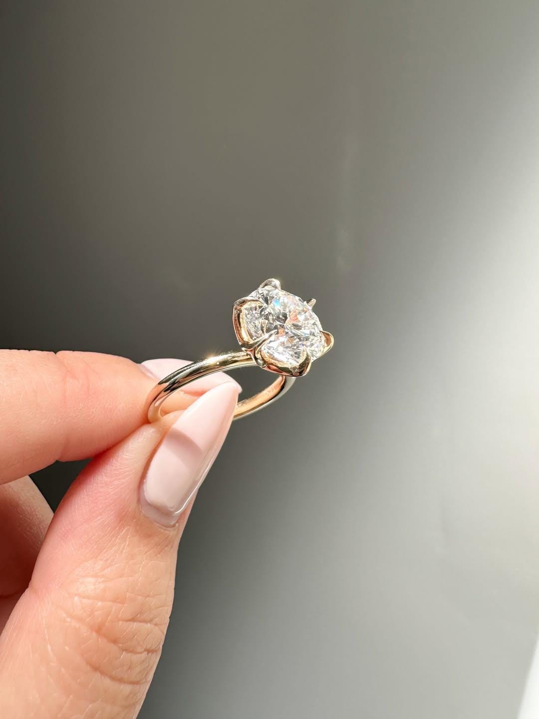 2 ct Anillo de Compromiso Solitario Corte Brillante Redondo Montura tulipan
