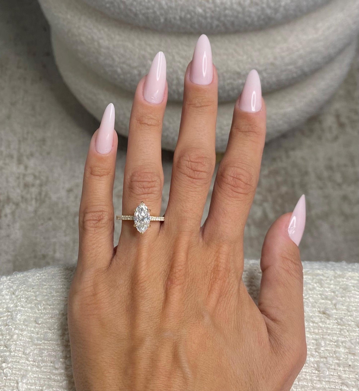 2.25 ct Anillo de Compromiso Marquise con Diamante Lab-Grown · Halo Oculto y Acentos Pavé