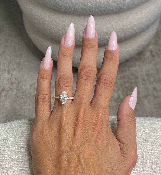 2.25 ct Anillo de Compromiso Marquise con Diamante Lab-Grown · Halo Oculto y Acentos Pavé