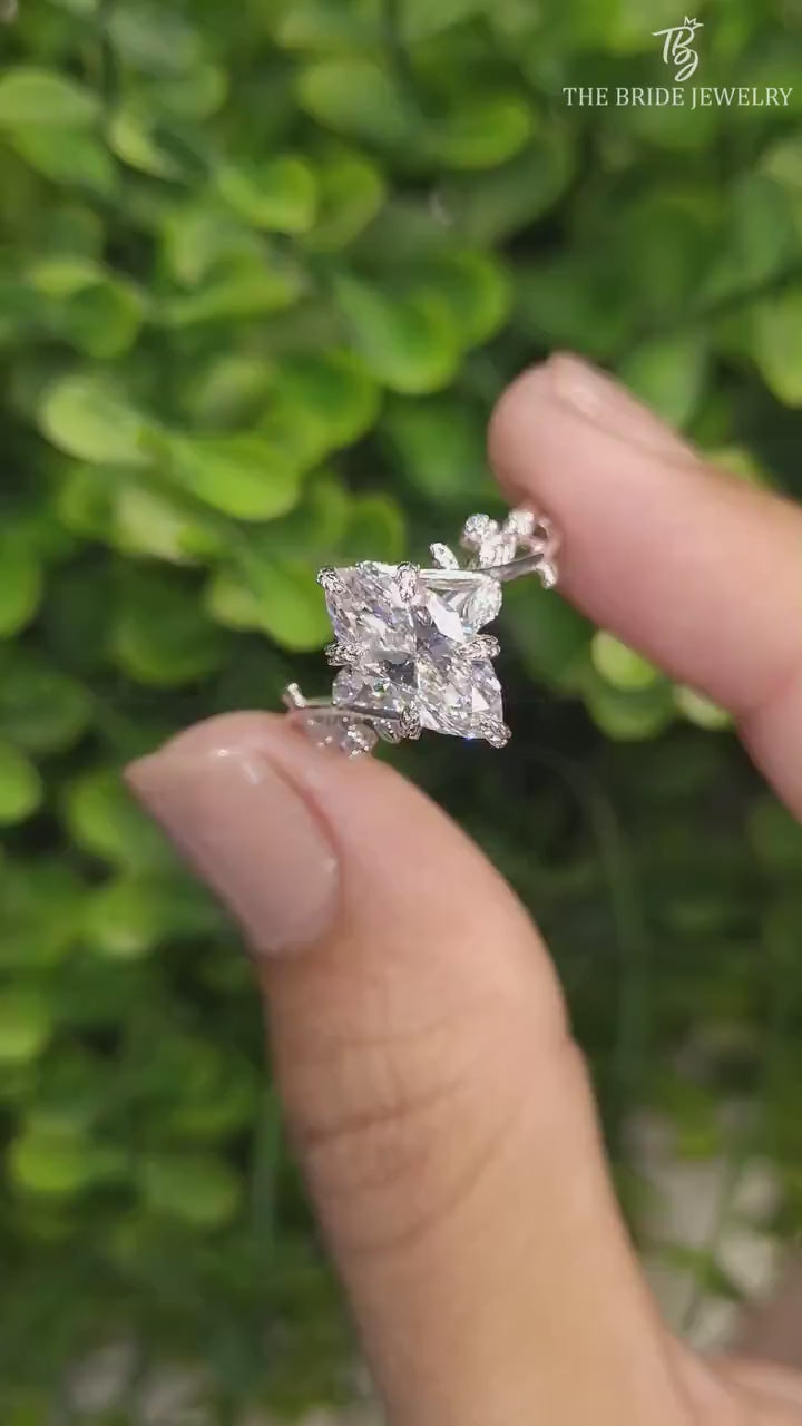 Astrid Anillo de Compromiso Floral Vintage de Diamante  Marquise 1.25 ct con Hojas y Pétalos en oro de 14 Kilates