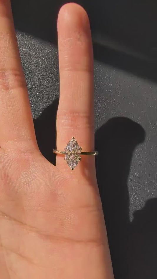 1 ct · Anillo de Compromiso Corte Marquise con Diamante Lab-Grown · Montura Tulipán de 6 Garras